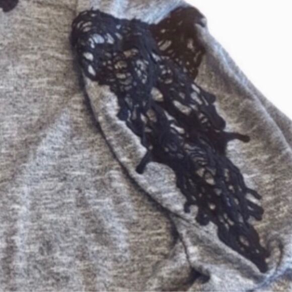 Wallflower(Kohl’s) Hoodie Gray Soft Knit Pullover Black Lace Appliqué Size M - Picture 9 of 16